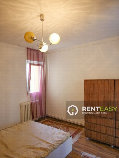 Apartament cu 3 Camere in Centru langa Moldova de Inchiriat