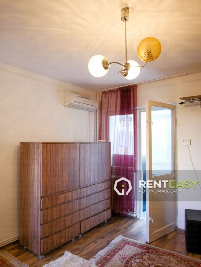 Apartament cu 3 Camere in Centru langa Moldova de Inchiriat