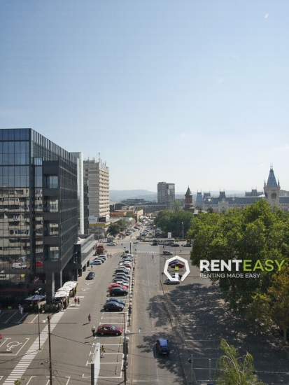 Apartament cu 3 camere de Inchiriat in Centru - Moldova Mall