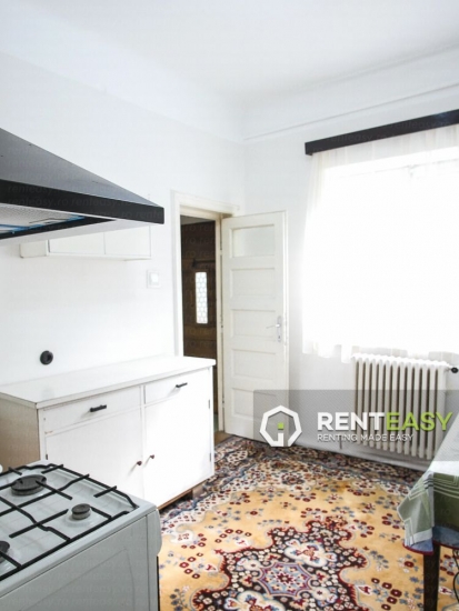 Casa cu 3 Camere de Inchiriat in Centru - Uzinei