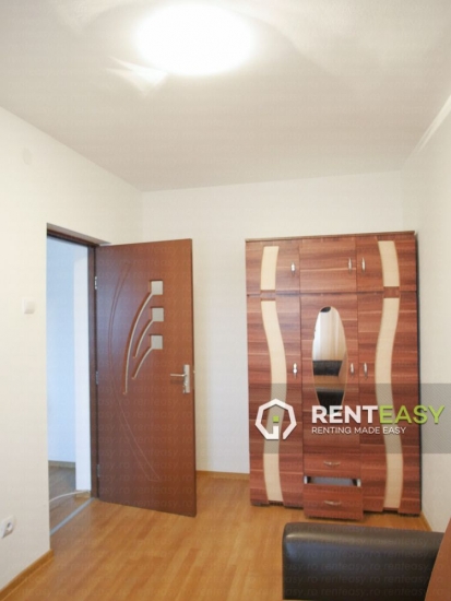 Apartament cu 3 Camere in Podul de Piatra de Inchiriat
