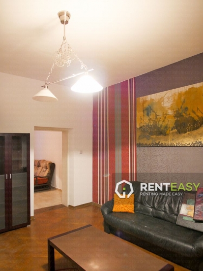 Apartament cu 3 Camere la Casa de Inchiriat in Sararie
