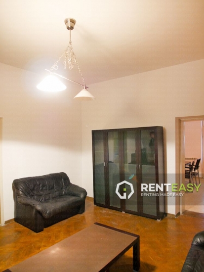 Apartament cu 3 Camere la Casa de Inchiriat in Sararie