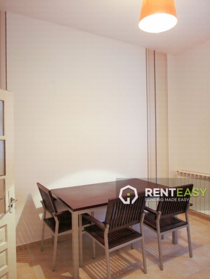 Apartament cu 3 Camere la Casa de Inchiriat in Sararie