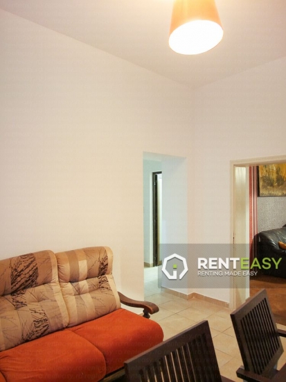 Apartament cu 3 Camere la Casa de Inchiriat in Sararie