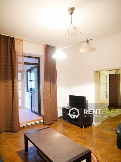 Apartament cu 3 Camere la Casa de Inchiriat in Sararie