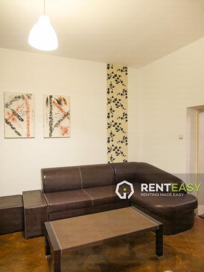 Apartament cu 3 Camere la Casa de Inchiriat in Sararie