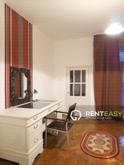 Apartament cu 3 Camere la Casa de Inchiriat in Sararie
