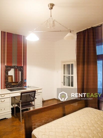 Apartament cu 3 Camere la Casa de Inchiriat in Sararie