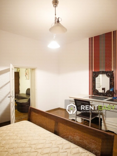Apartament cu 3 Camere la Casa de Inchiriat in Sararie
