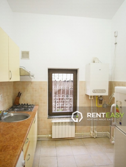 Apartament cu 3 Camere la Casa de Inchiriat in Sararie