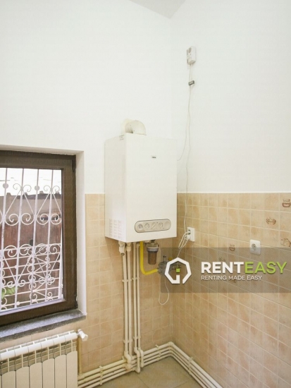 Apartament cu 3 Camere la Casa de Inchiriat in Sararie