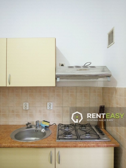 Apartament cu 3 Camere la Casa de Inchiriat in Sararie