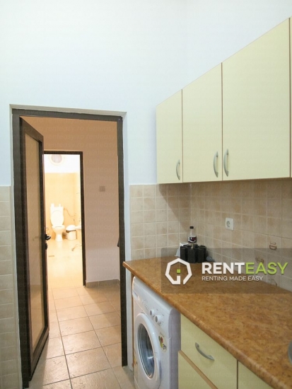 Apartament cu 3 Camere la Casa de Inchiriat in Sararie